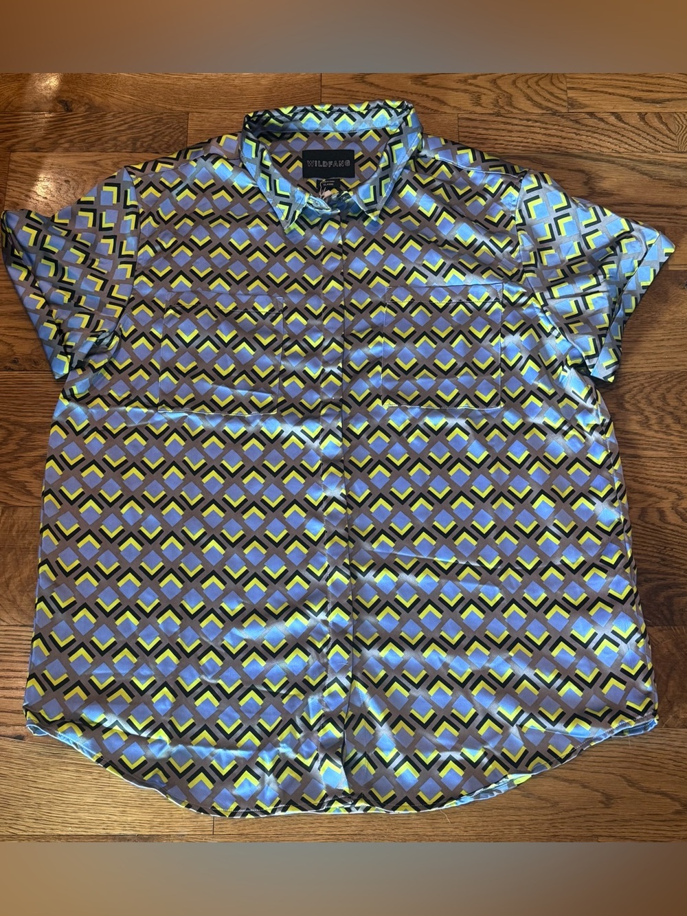 NWT. Wildfang. The Essential Satin Button Up. Size XL.